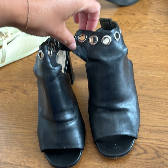 Prada heels - Picture 2 of 5